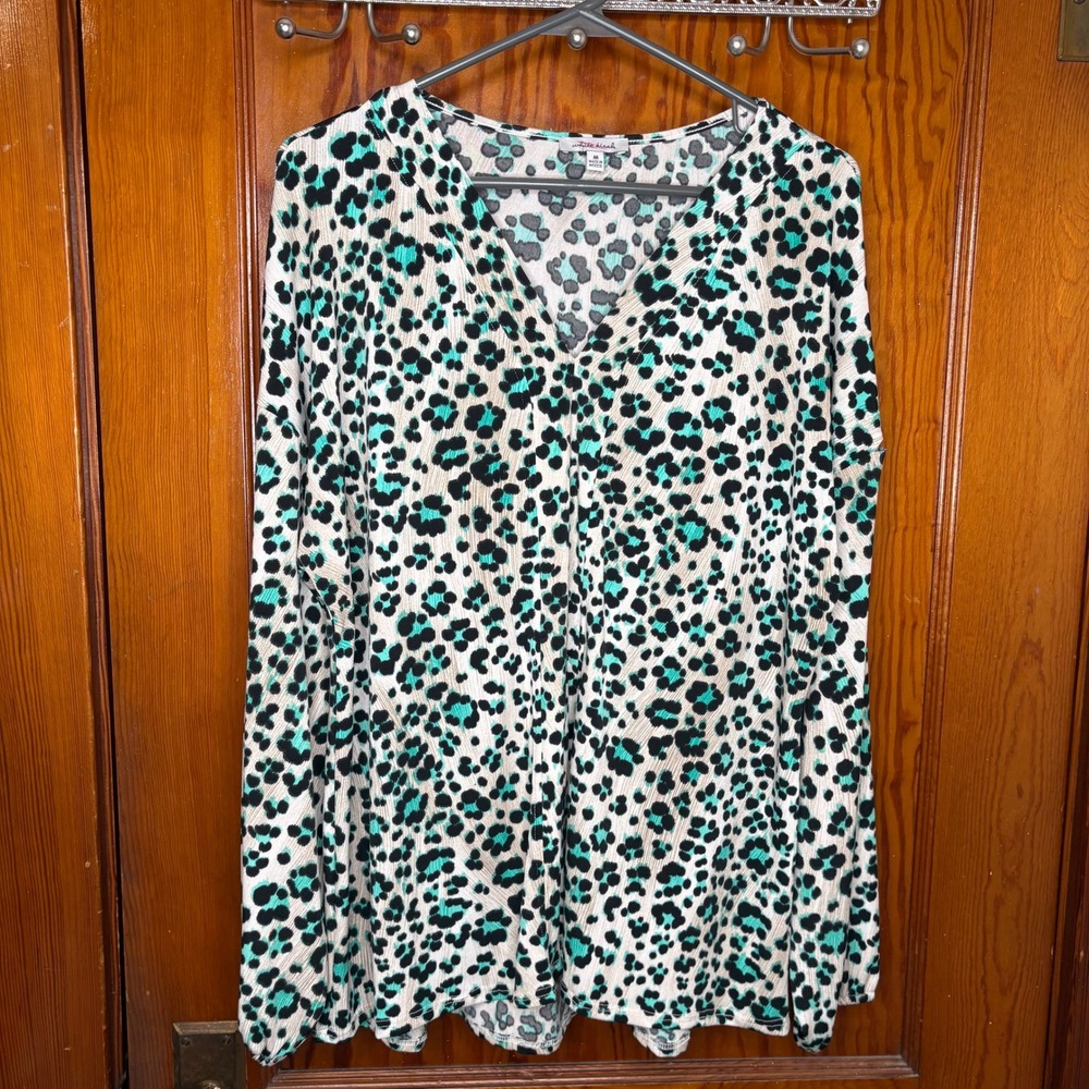 White Birch Leopard Print Top Womens Medium Teal Black Excellent V-Neck T6414XL